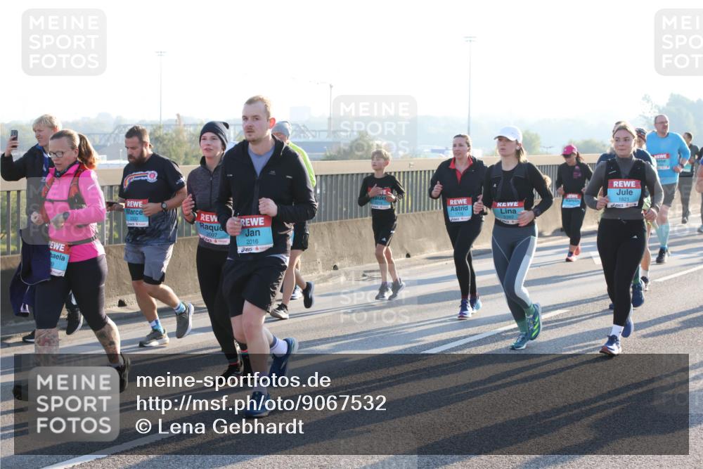 03.10.2025 - Köhlbrandbrückenlauf Lena Gebhardt http://msf.ph/oto/9067532 03.10.2025 09:23:50 Position 1 9, 2000, 2097, 2016, 3219, 1821, 1778 meine-sportfotos.de