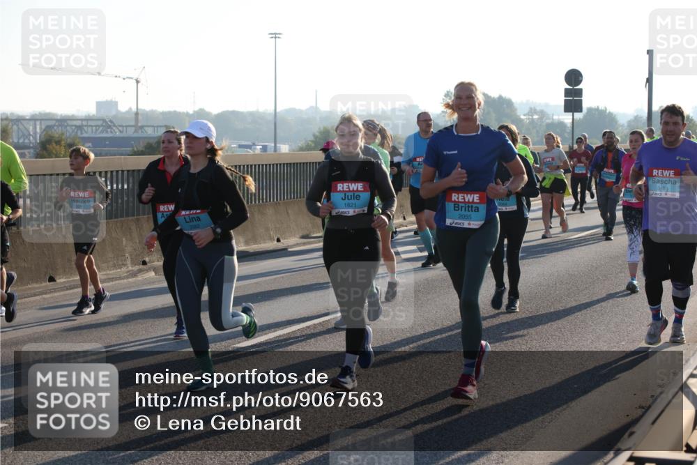 03.10.2025 - Köhlbrandbrückenlauf Lena Gebhardt http://msf.ph/oto/9067563 03.10.2025 09:23:51 Position 1 1821, 2055, 3382, 3483 meine-sportfotos.de