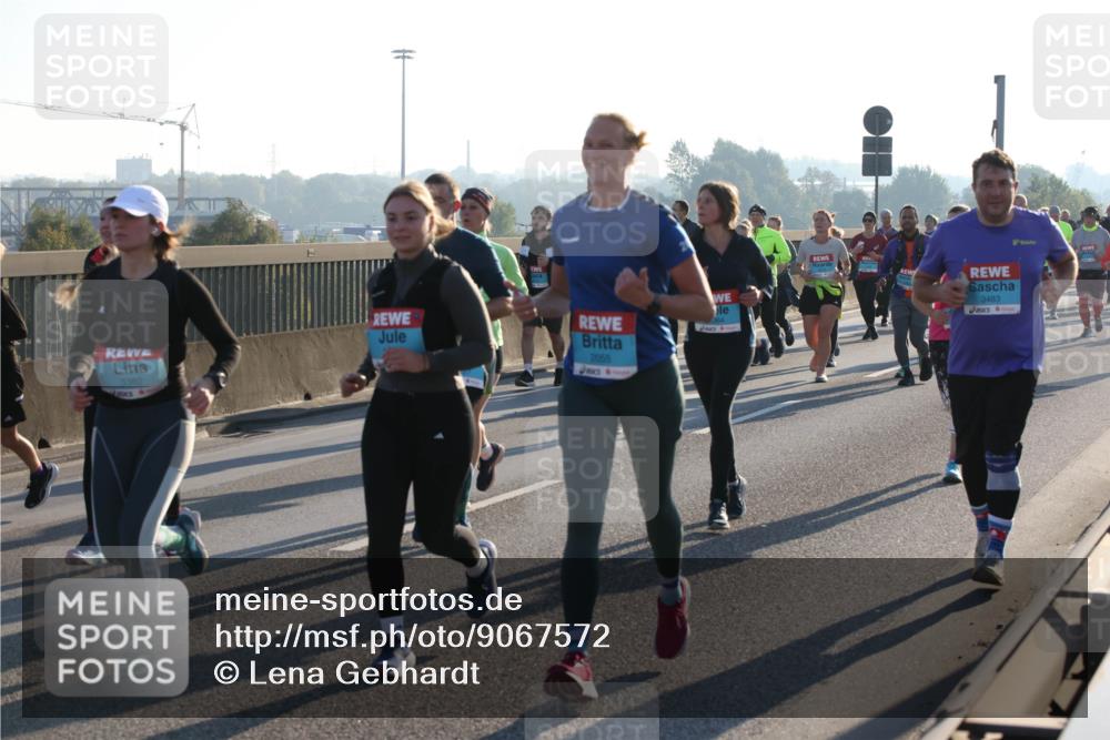 03.10.2025 - Köhlbrandbrückenlauf Lena Gebhardt http://msf.ph/oto/9067572 03.10.2025 09:23:52 Position 1 3382, 2055, 6, 3483 meine-sportfotos.de