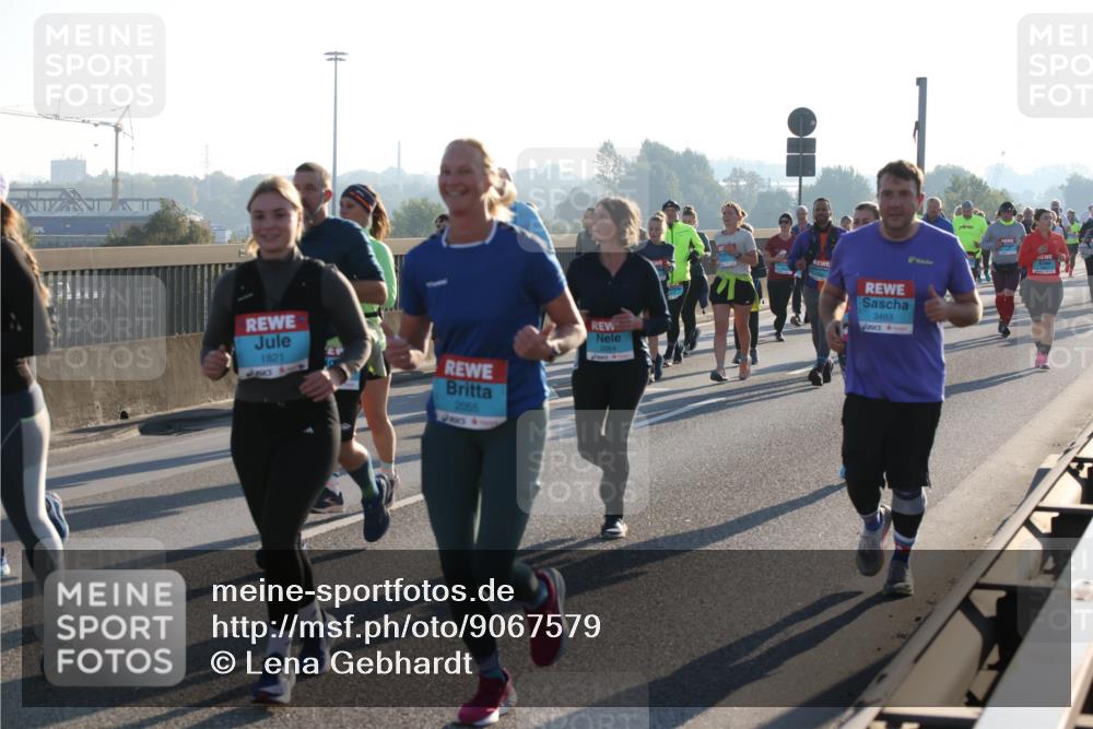 03.10.2025 - Köhlbrandbrückenlauf Lena Gebhardt http://msf.ph/oto/9067579 03.10.2025 09:23:52 Position 1 1821, 2055, 3483 meine-sportfotos.de