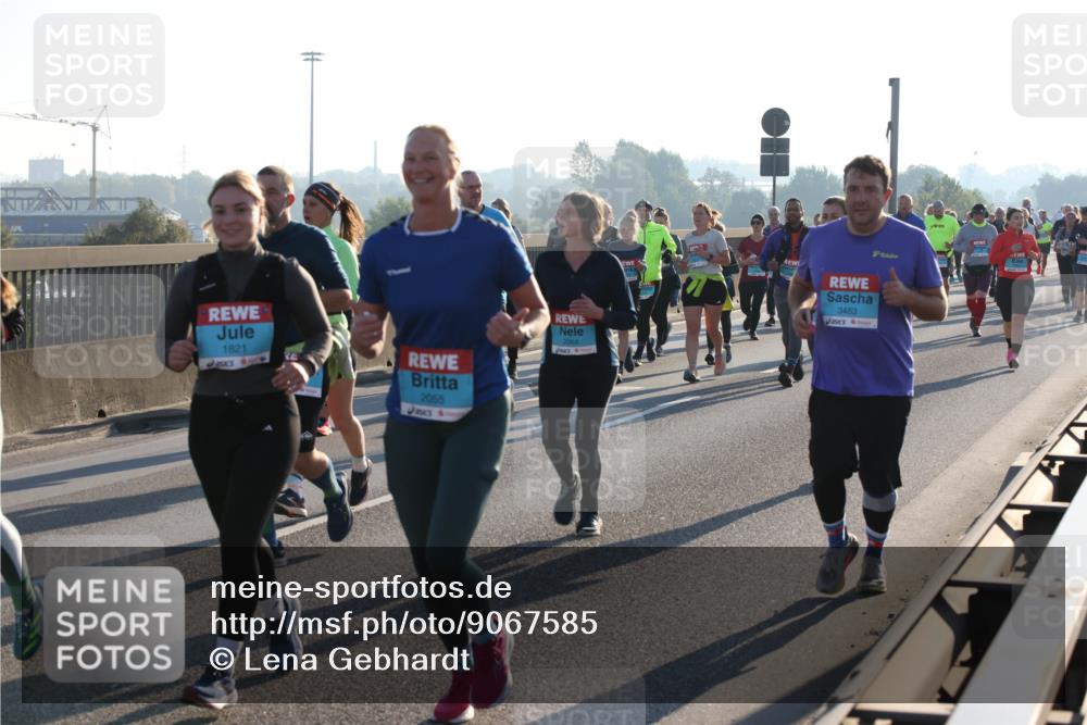 03.10.2025 - Köhlbrandbrückenlauf Lena Gebhardt http://msf.ph/oto/9067585 03.10.2025 09:23:52 Position 1 1821, 2055, 2064, 3483 meine-sportfotos.de