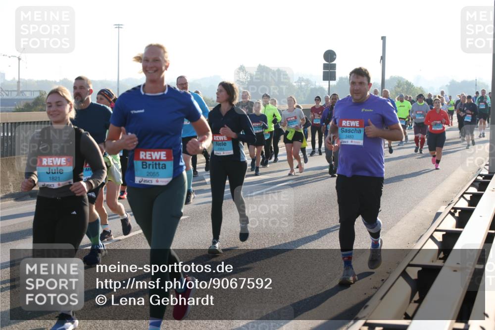 03.10.2025 - Köhlbrandbrückenlauf Lena Gebhardt http://msf.ph/oto/9067592 03.10.2025 09:23:52 Position 1 1821, 2055, 2064, 3483 meine-sportfotos.de