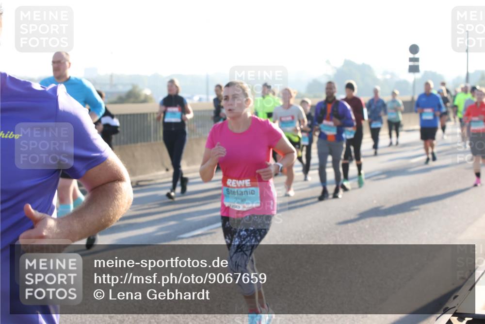 03.10.2025 - Köhlbrandbrückenlauf Lena Gebhardt http://msf.ph/oto/9067659 03.10.2025 09:23:54 Position 1 3239 meine-sportfotos.de