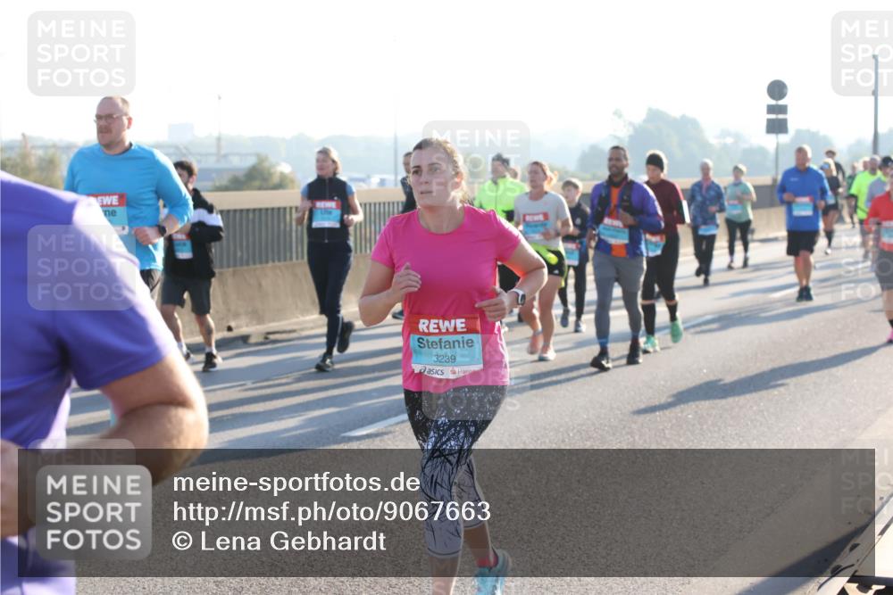 03.10.2025 - Köhlbrandbrückenlauf Lena Gebhardt http://msf.ph/oto/9067663 03.10.2025 09:23:54 Position 1 3239 meine-sportfotos.de
