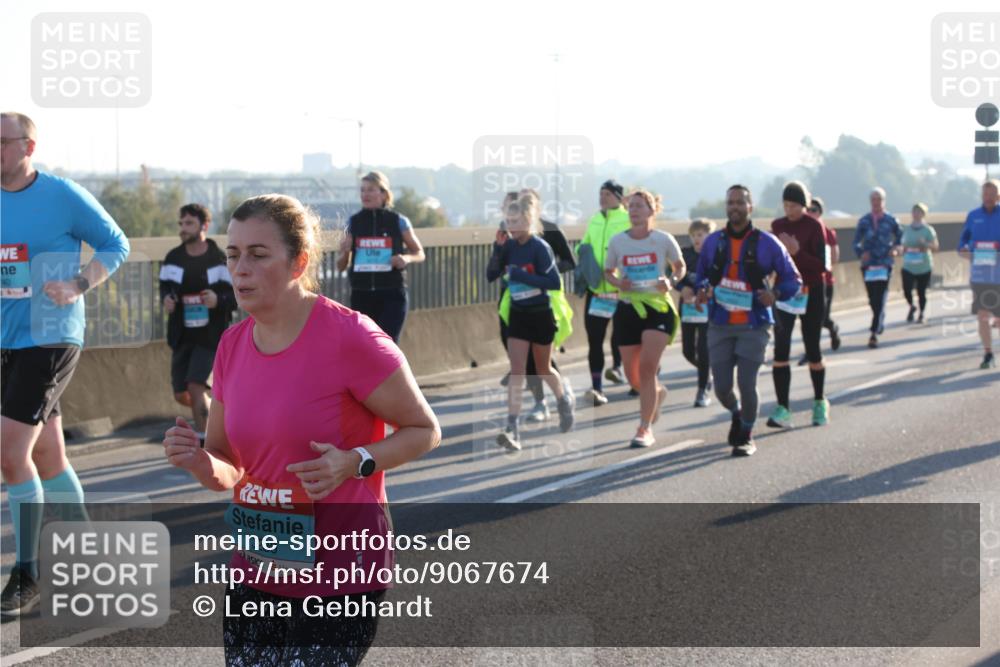 03.10.2025 - Köhlbrandbrückenlauf Lena Gebhardt http://msf.ph/oto/9067674 03.10.2025 09:23:55 Position 1 40, 3239 meine-sportfotos.de