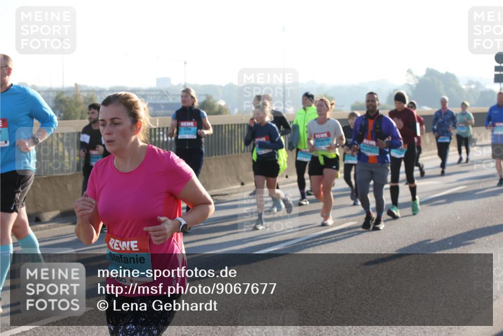 03.10.2025 - Köhlbrandbrückenlauf Lena Gebhardt http://msf.ph/oto/9067677 03.10.2025 09:23:55 Position 1 3239 meine-sportfotos.de