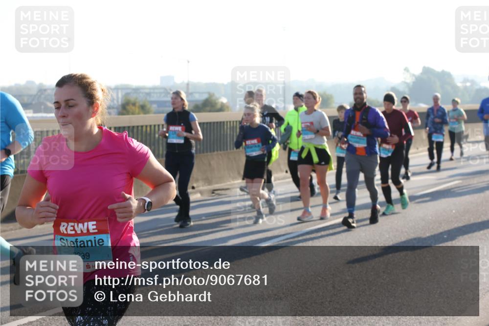 03.10.2025 - Köhlbrandbrückenlauf Lena Gebhardt http://msf.ph/oto/9067681 03.10.2025 09:23:55 Position 1 3239 meine-sportfotos.de