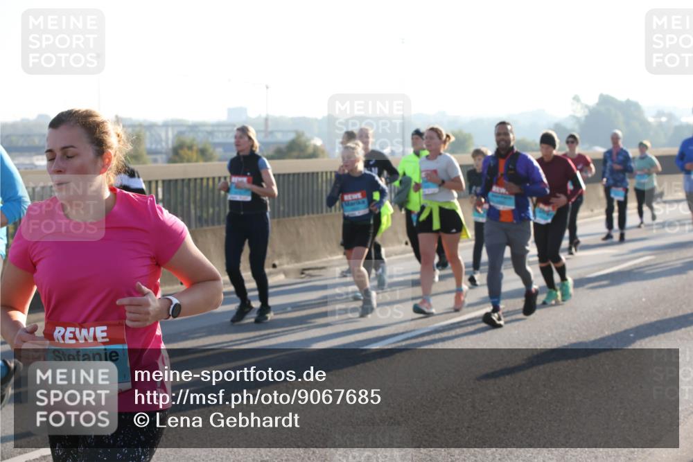 03.10.2025 - Köhlbrandbrückenlauf Lena Gebhardt http://msf.ph/oto/9067685 03.10.2025 09:23:55 Position 1 3239 meine-sportfotos.de