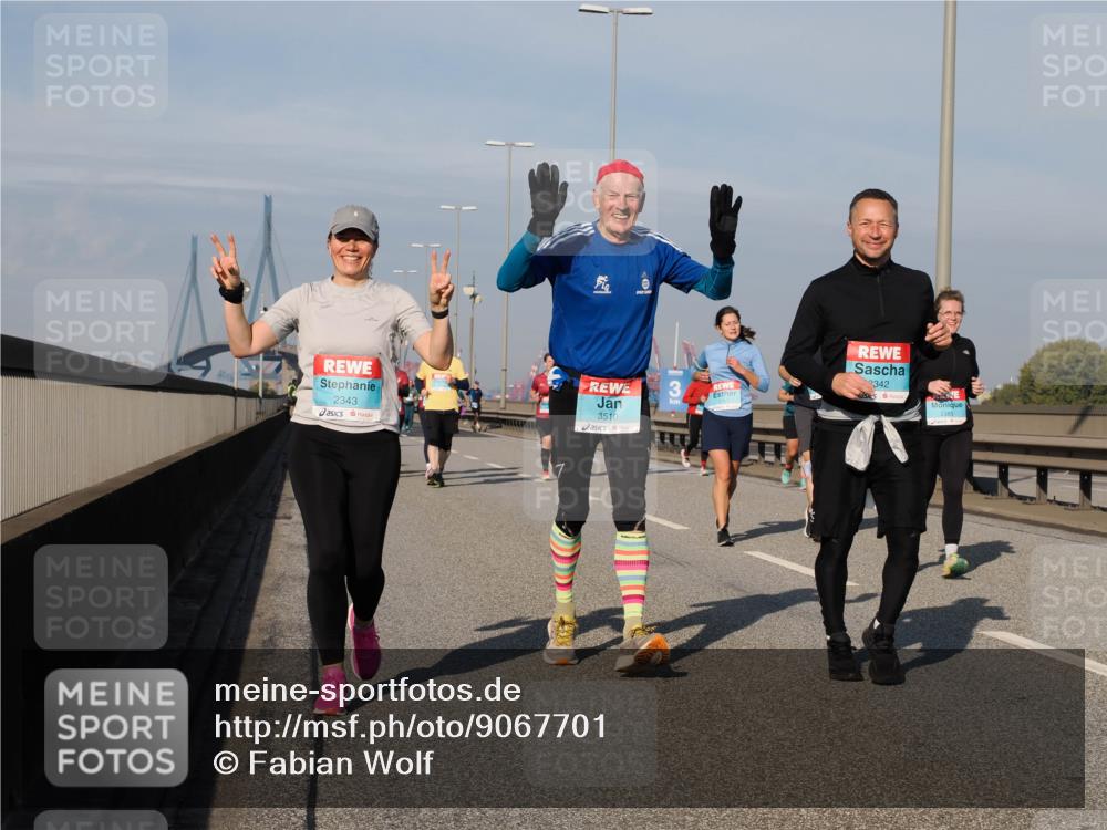 03.10.2025 - Köhlbrandbrückenlauf Fabian Wolf http://msf.ph/oto/9067701 03.10.2025 10:10:30 Position 3 2343, 3510, 2342 meine-sportfotos.de