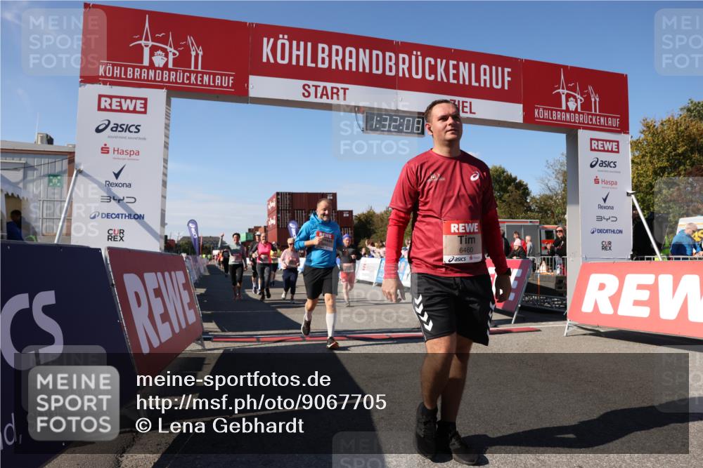 03.10.2025 - Köhlbrandbrückenlauf Lena Gebhardt http://msf.ph/oto/9067705 03.10.2025 13:32:09 Ziel 4443, 4985, 5155, 5238, 5246, 5247, 5248, 5354, 5820, 5921, 5922, 5923, 6076, 6126, 6146, 6287, 6460 meine-sportfotos.de