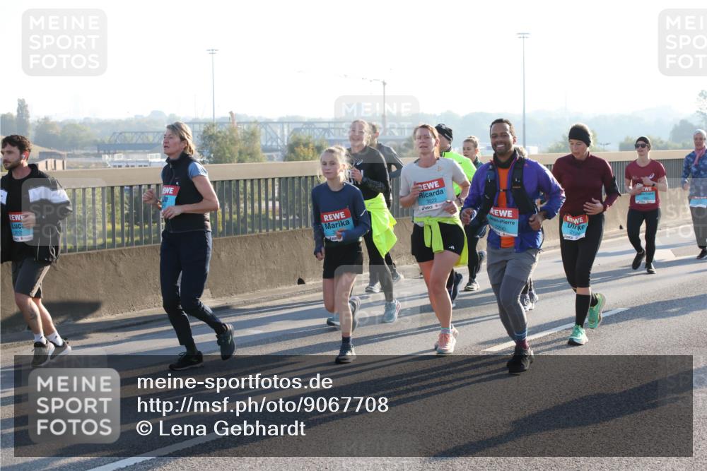 03.10.2025 - Köhlbrandbrückenlauf Lena Gebhardt http://msf.ph/oto/9067708 03.10.2025 09:23:56 Position 1 2012, 3222, 2200, 2124 meine-sportfotos.de