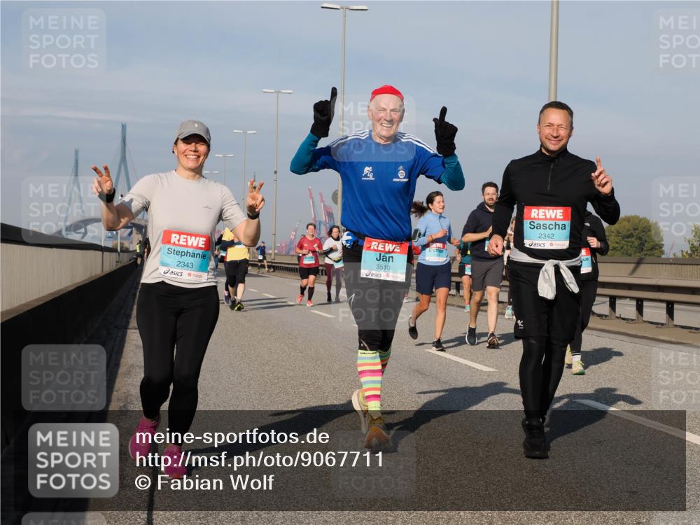 03.10.2025 - Köhlbrandbrückenlauf Fabian Wolf http://msf.ph/oto/9067711 03.10.2025 10:10:31 Position 3 2343, 3510, 2342 meine-sportfotos.de