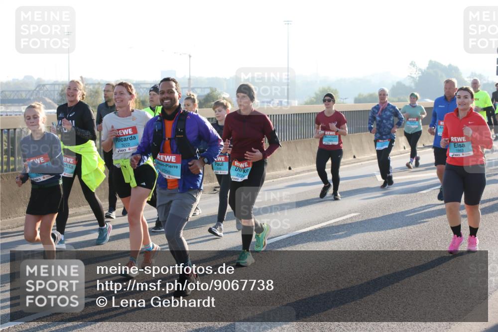 03.10.2025 - Köhlbrandbrückenlauf Lena Gebhardt http://msf.ph/oto/9067738 03.10.2025 09:23:57 Position 1 3222, 2124, 2200, 1863 meine-sportfotos.de