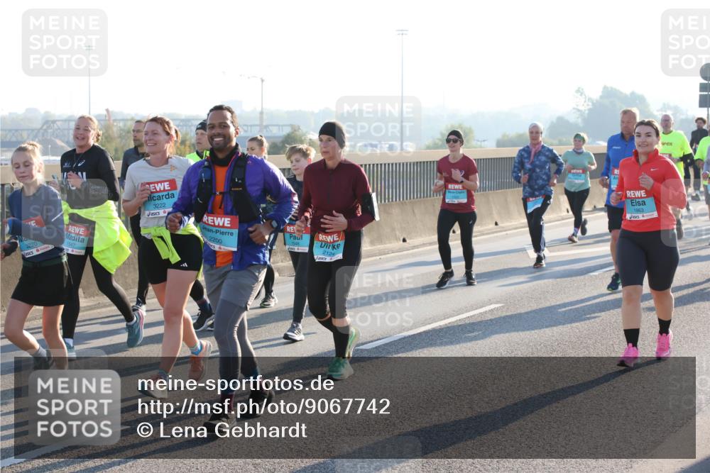 03.10.2025 - Köhlbrandbrückenlauf Lena Gebhardt http://msf.ph/oto/9067742 03.10.2025 09:23:57 Position 1 1547, 3222, 2200, 1548, 2124, 3220, 1863 meine-sportfotos.de