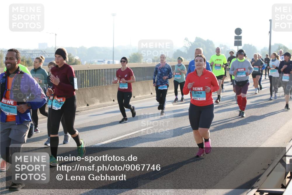 03.10.2025 - Köhlbrandbrückenlauf Lena Gebhardt http://msf.ph/oto/9067746 03.10.2025 09:23:57 Position 1 2200, 2124, 1863 meine-sportfotos.de