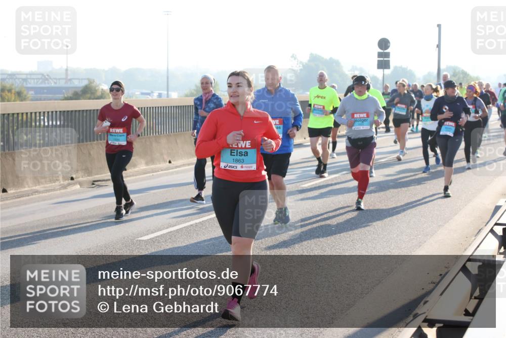 03.10.2025 - Köhlbrandbrückenlauf Lena Gebhardt http://msf.ph/oto/9067774 03.10.2025 09:23:58 Position 1 1863 meine-sportfotos.de