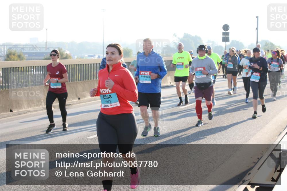 03.10.2025 - Köhlbrandbrückenlauf Lena Gebhardt http://msf.ph/oto/9067780 03.10.2025 09:23:59 Position 1 1920, 1863, 2158 meine-sportfotos.de