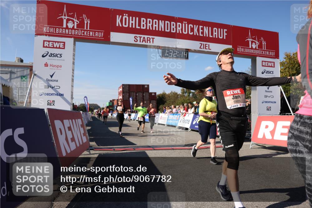 03.10.2025 - Köhlbrandbrückenlauf Lena Gebhardt http://msf.ph/oto/9067782 03.10.2025 13:32:14 Ziel 4443, 4578, 4985, 5155, 5238, 5246, 5247, 5248, 5354, 5820, 5921, 5922, 5923, 6146, 6287, 6304, 6460 meine-sportfotos.de