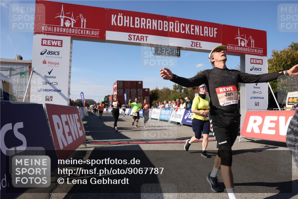 03.10.2025 - Köhlbrandbrückenlauf Lena Gebhardt http://msf.ph/oto/9067787 03.10.2025 13:32:14 Ziel 4443, 4578, 4985, 5155, 5238, 5246, 5247, 5248, 5354, 5820, 5921, 5922, 5923, 6146, 6287, 6304, 6460 meine-sportfotos.de