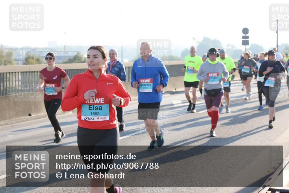 03.10.2025 - Köhlbrandbrückenlauf Lena Gebhardt http://msf.ph/oto/9067788 03.10.2025 09:23:59 Position 1 1863, 2158 meine-sportfotos.de