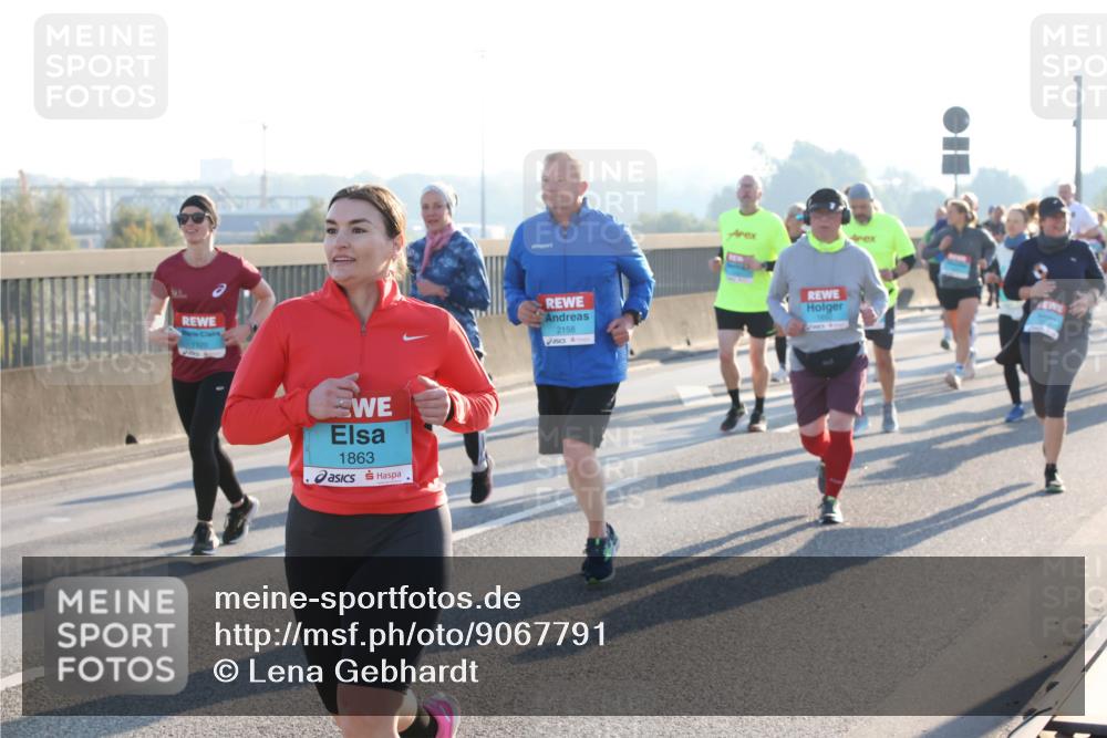 03.10.2025 - Köhlbrandbrückenlauf Lena Gebhardt http://msf.ph/oto/9067791 03.10.2025 09:23:59 Position 1 1863, 2158 meine-sportfotos.de