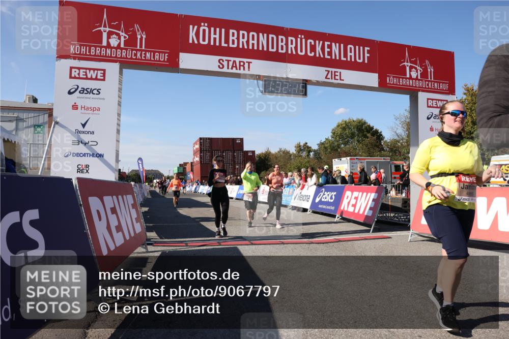 03.10.2025 - Köhlbrandbrückenlauf Lena Gebhardt http://msf.ph/oto/9067797 03.10.2025 13:32:15 Ziel 4443, 4578, 4985, 5155, 5238, 5246, 5247, 5248, 5354, 5820, 5921, 5922, 5923, 6146, 6287, 6304, 6460 meine-sportfotos.de