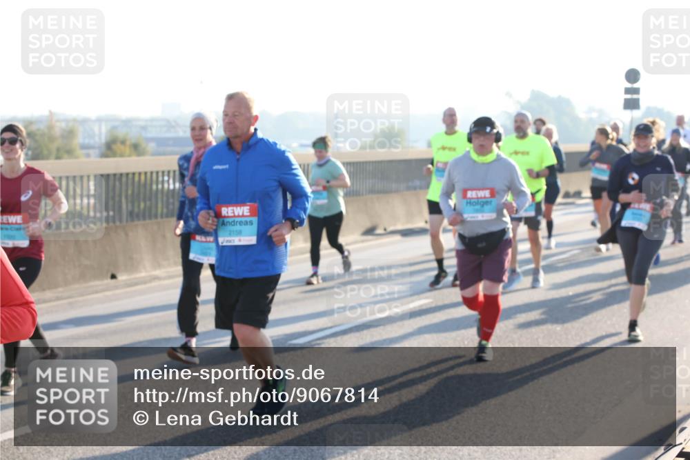 03.10.2025 - Köhlbrandbrückenlauf Lena Gebhardt http://msf.ph/oto/9067814 03.10.2025 09:24:00 Position 1 2158 meine-sportfotos.de