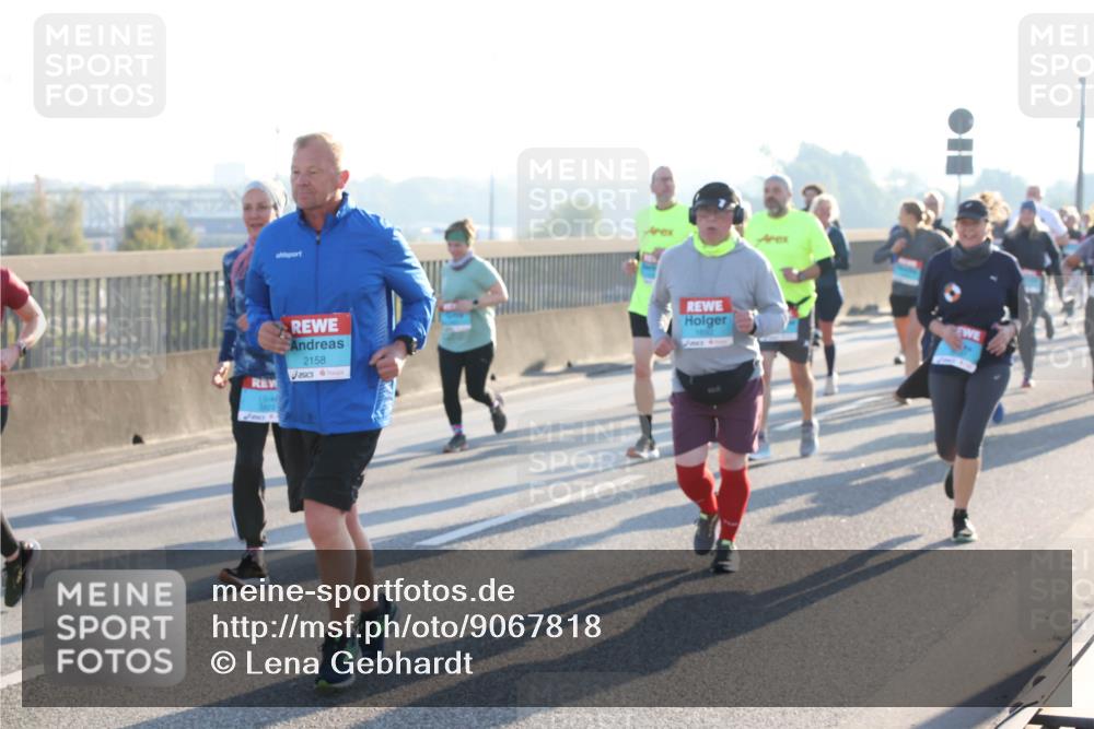 03.10.2025 - Köhlbrandbrückenlauf Lena Gebhardt http://msf.ph/oto/9067818 03.10.2025 09:24:00 Position 1 2158 meine-sportfotos.de