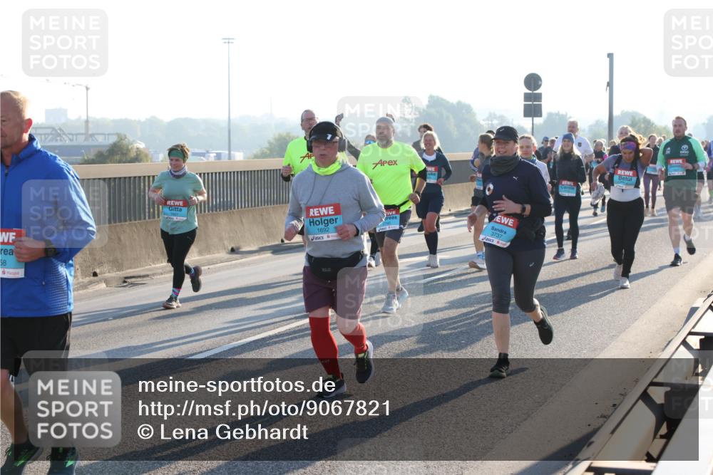 03.10.2025 - Köhlbrandbrückenlauf Lena Gebhardt http://msf.ph/oto/9067821 03.10.2025 09:24:00 Position 1 58, 1692, 3737 meine-sportfotos.de