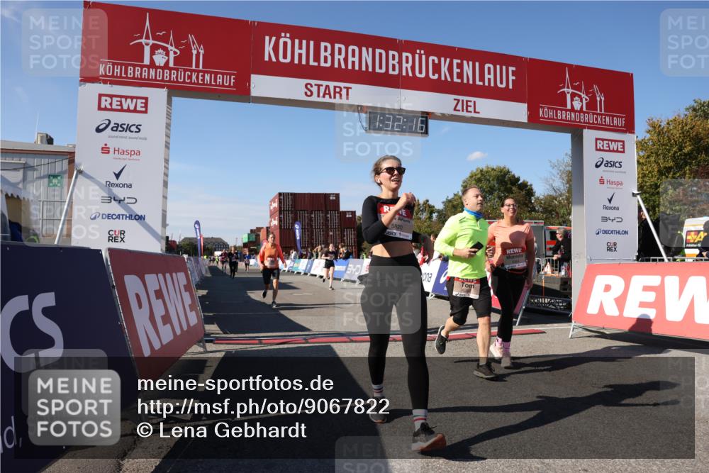 03.10.2025 - Köhlbrandbrückenlauf Lena Gebhardt http://msf.ph/oto/9067822 03.10.2025 13:32:17 Ziel 4443, 4485, 4578, 4985, 5155, 5238, 5354, 5820, 5921, 5922, 5923, 6146, 6287, 6304 meine-sportfotos.de