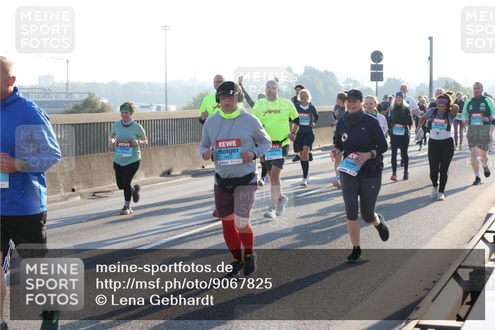 03.10.2025 - Köhlbrandbrückenlauf Lena Gebhardt http://msf.ph/oto/9067825 03.10.2025 09:24:00 Position 1 1692, 2740, 3737 meine-sportfotos.de