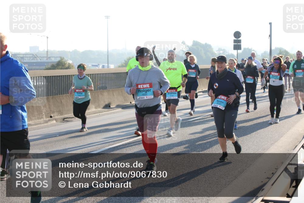 03.10.2025 - Köhlbrandbrückenlauf Lena Gebhardt http://msf.ph/oto/9067830 03.10.2025 09:24:00 Position 1 1692, 2740, 3737 meine-sportfotos.de