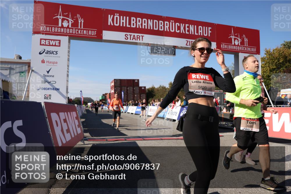 03.10.2025 - Köhlbrandbrückenlauf Lena Gebhardt http://msf.ph/oto/9067837 03.10.2025 13:32:17 Ziel 4443, 4485, 4578, 4985, 5155, 5238, 5354, 5820, 5921, 5922, 5923, 6146, 6287, 6304 meine-sportfotos.de