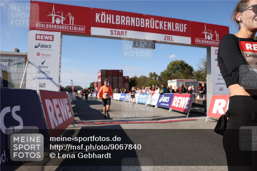 03.10.2025 - Köhlbrandbrückenlauf Lena Gebhardt http://msf.ph/oto/9067840 03.10.2025 13:32:18 Ziel 4485, 4578, 4985, 5155, 5238, 5354, 5820, 5921, 5922, 5923, 6146, 6287, 6304 meine-sportfotos.de