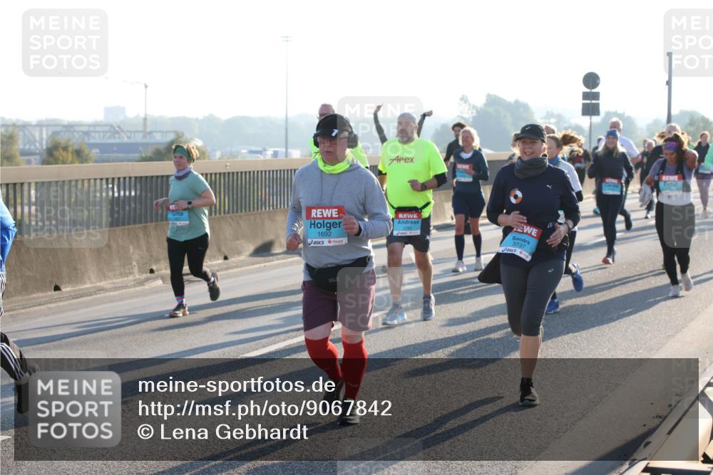 03.10.2025 - Köhlbrandbrückenlauf Lena Gebhardt http://msf.ph/oto/9067842 03.10.2025 09:24:00 Position 1 1692, 3737 meine-sportfotos.de