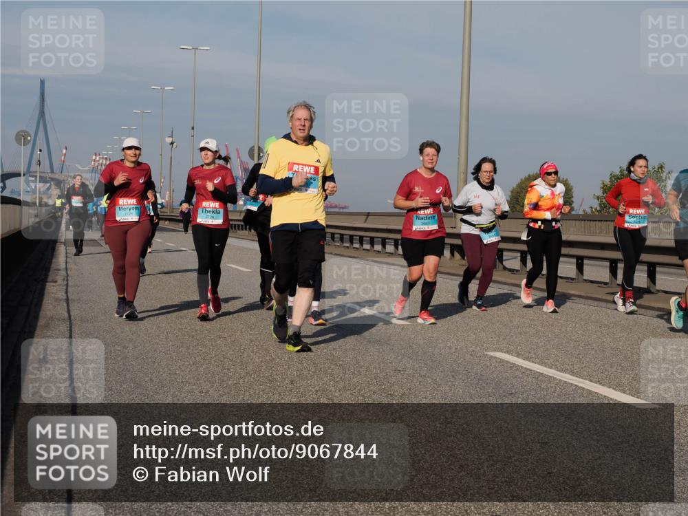 03.10.2025 - Köhlbrandbrückenlauf Fabian Wolf http://msf.ph/oto/9067844 03.10.2025 10:10:38 Position 3 2725, 2726, 361 meine-sportfotos.de