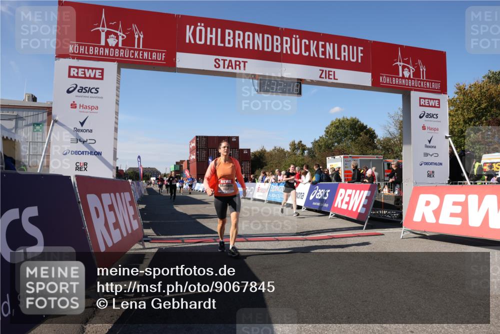 03.10.2025 - Köhlbrandbrückenlauf Lena Gebhardt http://msf.ph/oto/9067845 03.10.2025 13:32:19 Ziel 4485, 4578, 4985, 5238, 5354, 5820, 5921, 5922, 5923, 6146, 6287, 6304 meine-sportfotos.de