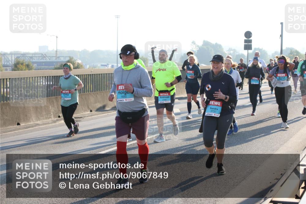 03.10.2025 - Köhlbrandbrückenlauf Lena Gebhardt http://msf.ph/oto/9067849 03.10.2025 09:24:01 Position 1 1607, 1692, 2740, 3737 meine-sportfotos.de