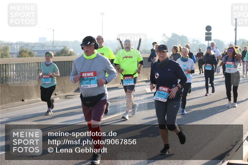 03.10.2025 - Köhlbrandbrückenlauf Lena Gebhardt http://msf.ph/oto/9067856 03.10.2025 09:24:01 Position 1 1607, 1692, 2740, 3737 meine-sportfotos.de