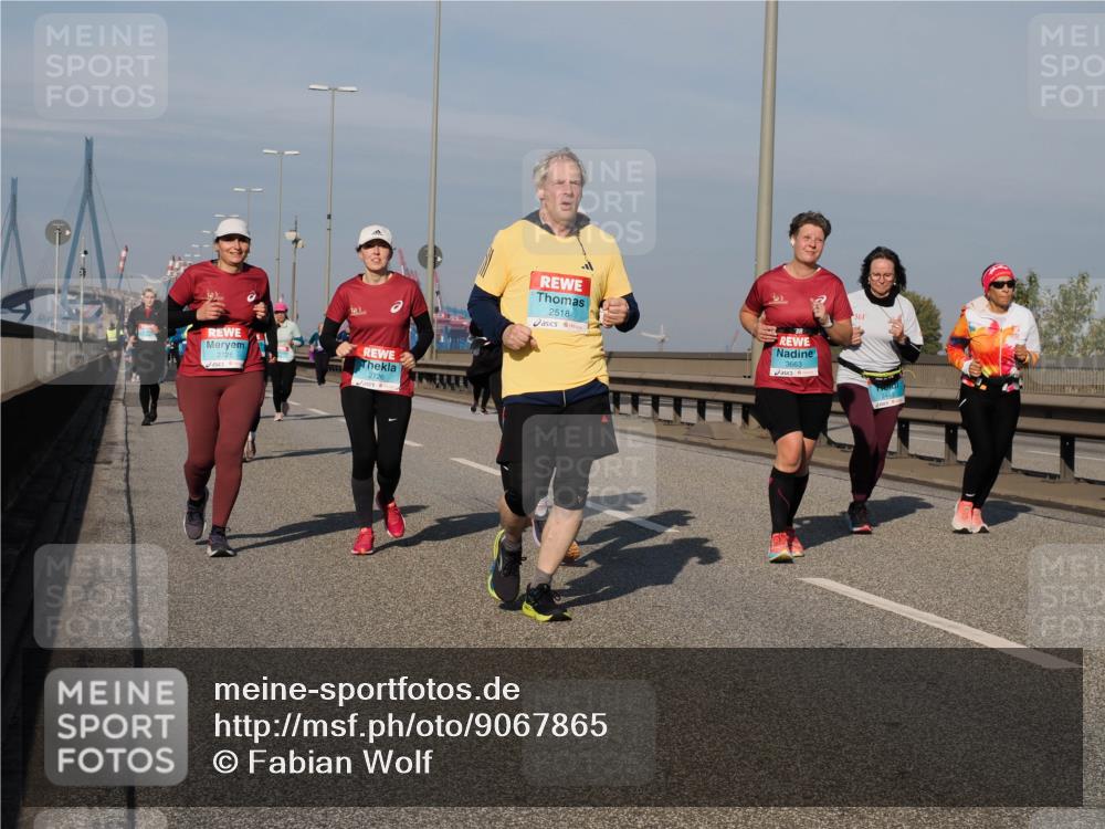 03.10.2025 - Köhlbrandbrückenlauf Fabian Wolf http://msf.ph/oto/9067865 03.10.2025 10:10:39 Position 3 2725, 2726, 2518, 3663, 361 meine-sportfotos.de