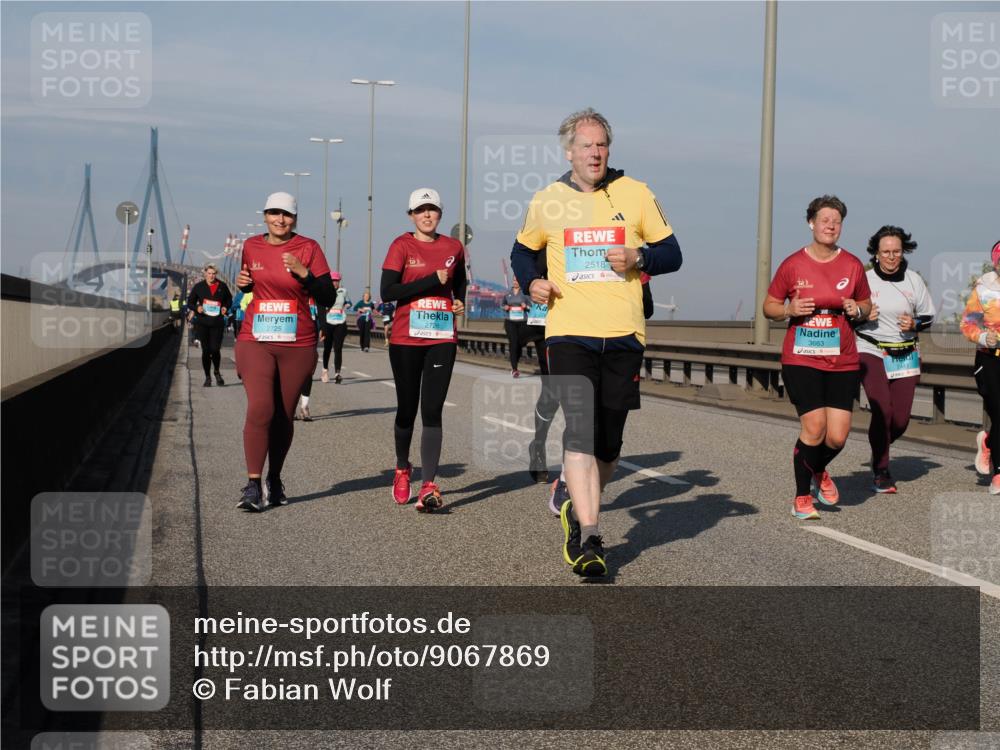 03.10.2025 - Köhlbrandbrückenlauf Fabian Wolf http://msf.ph/oto/9067869 03.10.2025 10:10:39 Position 3 2725, 2518, 3663 meine-sportfotos.de