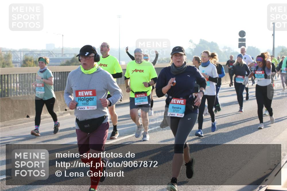 03.10.2025 - Köhlbrandbrückenlauf Lena Gebhardt http://msf.ph/oto/9067872 03.10.2025 09:24:01 Position 1 1692, 2740, 231, 3737 meine-sportfotos.de