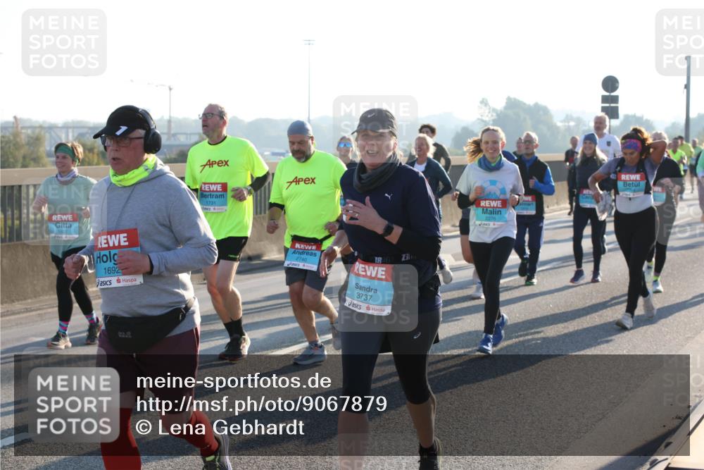 03.10.2025 - Köhlbrandbrückenlauf Lena Gebhardt http://msf.ph/oto/9067879 03.10.2025 09:24:01 Position 1 1607, 1692, 1731, 2740, 3737, 2311, 2276 meine-sportfotos.de