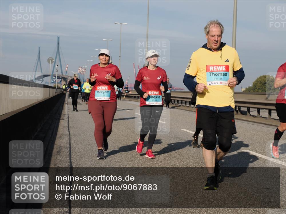 03.10.2025 - Köhlbrandbrückenlauf Fabian Wolf http://msf.ph/oto/9067883 03.10.2025 10:10:40 Position 3 2725, 2726, 2518 meine-sportfotos.de