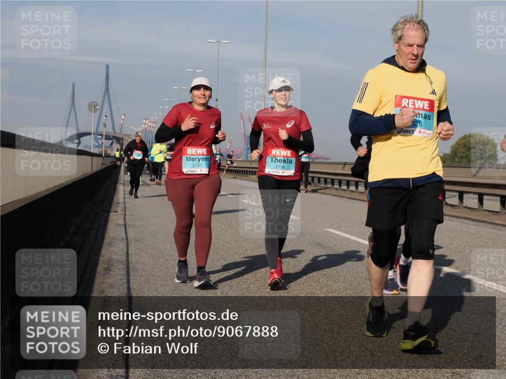 03.10.2025 - Köhlbrandbrückenlauf Fabian Wolf http://msf.ph/oto/9067888 03.10.2025 10:10:40 Position 3 2725, 2726, 518 meine-sportfotos.de