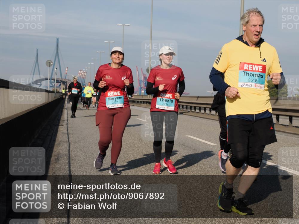 03.10.2025 - Köhlbrandbrückenlauf Fabian Wolf http://msf.ph/oto/9067892 03.10.2025 10:10:40 Position 3 2725, 2726, 2518 meine-sportfotos.de