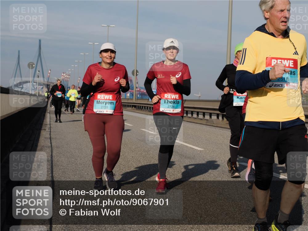 03.10.2025 - Köhlbrandbrückenlauf Fabian Wolf http://msf.ph/oto/9067901 03.10.2025 10:10:41 Position 3 2725, 2726, 226, 2518 meine-sportfotos.de