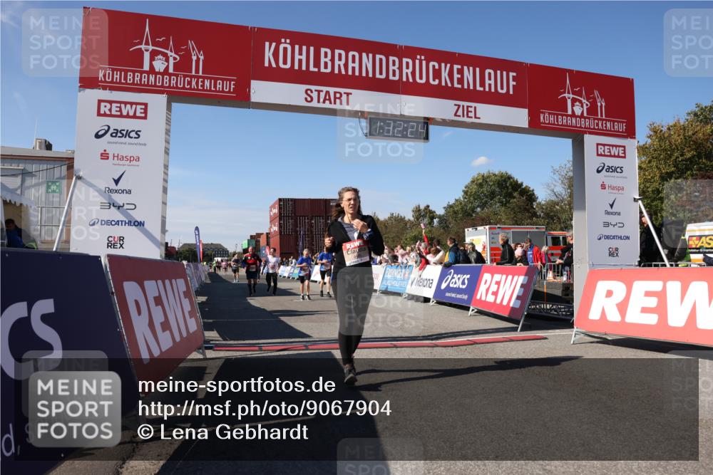 03.10.2025 - Köhlbrandbrückenlauf Lena Gebhardt http://msf.ph/oto/9067904 03.10.2025 13:32:24 Ziel 4485, 4578, 4966, 5354, 5357, 5820, 5891, 5892, 6287, 6304 meine-sportfotos.de