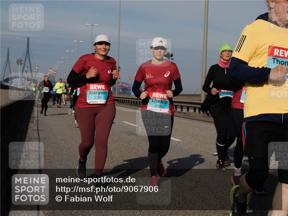 03.10.2025 - Köhlbrandbrückenlauf Fabian Wolf http://msf.ph/oto/9067906 03.10.2025 10:10:41 Position 3 2725, 2726 meine-sportfotos.de