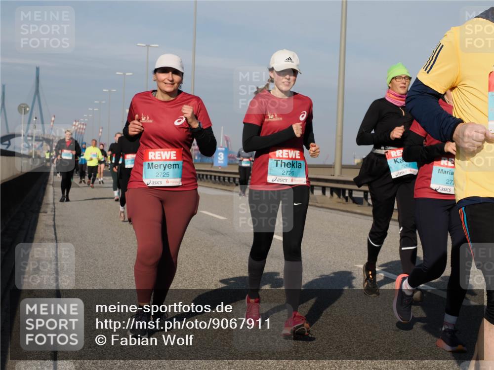 03.10.2025 - Köhlbrandbrückenlauf Fabian Wolf http://msf.ph/oto/9067911 03.10.2025 10:10:41 Position 3 2725, 2726, 2267, 27 meine-sportfotos.de